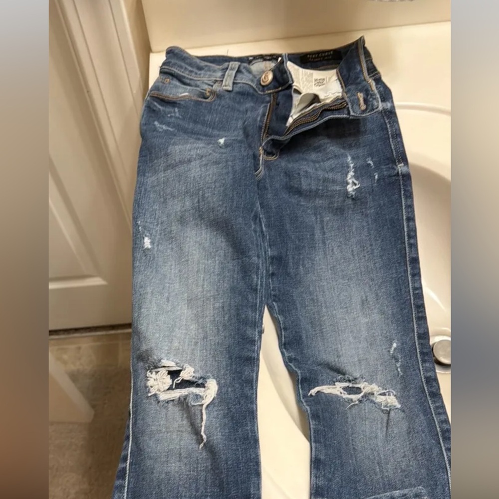 Guess distressed skinny Jeans new size 26